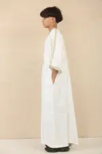 HM62 - Boys White Moroccan Thobe Short Sleeve Embroidery Gandoura - Image 3