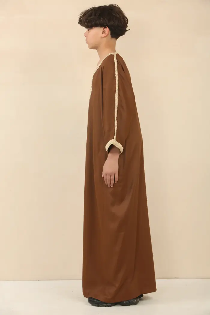 HM60 - Boys Brown Moroccan Thobe Short Sleeve Embroidery Gandoura - Image 2