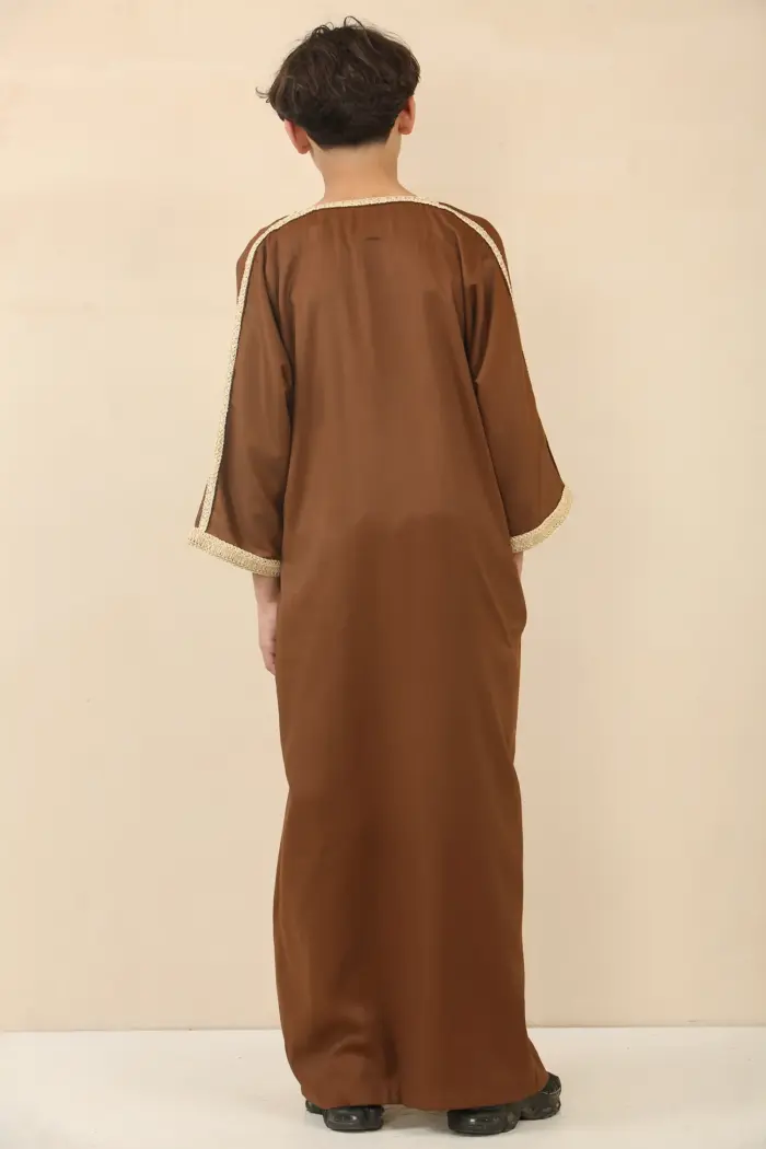 HM60 - Boys Brown Moroccan Thobe Short Sleeve Embroidery Gandoura - Image 3