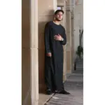 OE-300 - Men's Black Emirati Omani Thobe Gold Embroidery